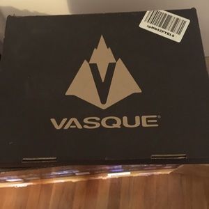 Women’s Vasque hiking boots. gortex